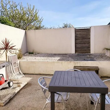 Дом отдыха Maison En Pierre Au Centre Bourg - 6 Pers. - Fr-1-879-6