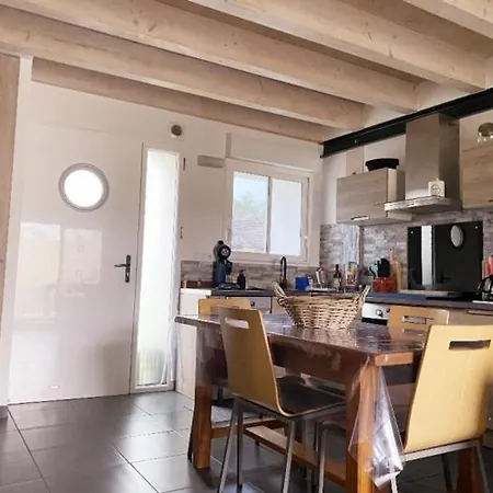 Maison En Pierre Au Centre Bourg - 6 Pers. - Fr-1-879-6