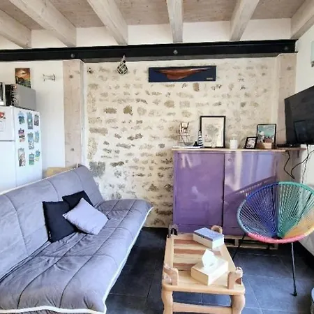 Maison En Pierre Au Centre Bourg - 6 Pers. - Fr-1-879-6 * Saint-Laurent-de-la-Pree