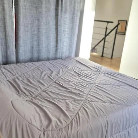 Maison En Pierre Au Centre Bourg - 6 Pers. - Fr-1-879-6 Saint-Laurent-de-la-Pree