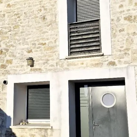 Maison En Pierre Au Centre Bourg - 6 Pers. - Fr-1-879-6 Сasa de vacaciones *