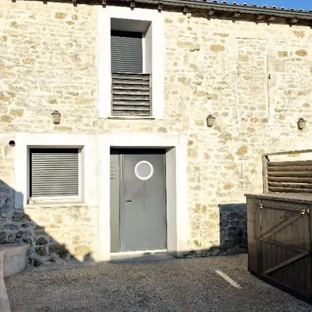 Maison En Pierre Au Centre Bourg - 6 Pers. - Fr-1-879-6 * Saint-Laurent-de-la-Pree